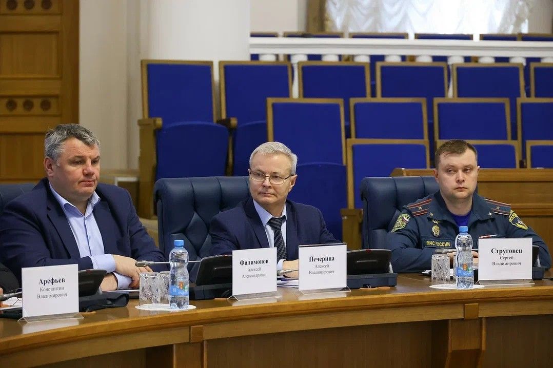 В работе комиссии по обеспечению безопасности дорожного движения при Правительстве Новгородской области 20.03.2026 принял участие заместитель начальника ТОГАДН по Новгородской области МТУ Ространснадзора по СЗФО А.В. Печерица